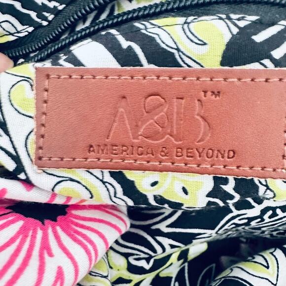 America & Beyond Floral Boho Shoulder Zip Tote Bag Purse Green Pink - Picture 10 of 10